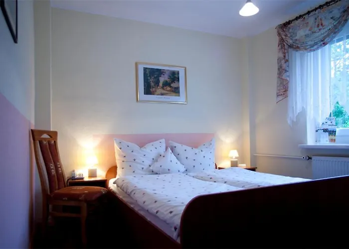 琥珀别墅酒店 3*